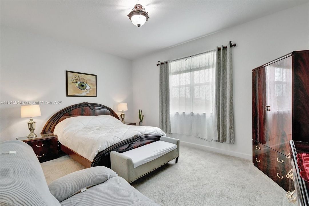 Недавно продано: $329,000 (3 спален, 2 ванн, 1632 Квадратных фут)