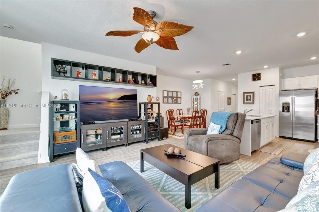 Недавно продано: $329,000 (3 спален, 2 ванн, 1632 Квадратных фут)