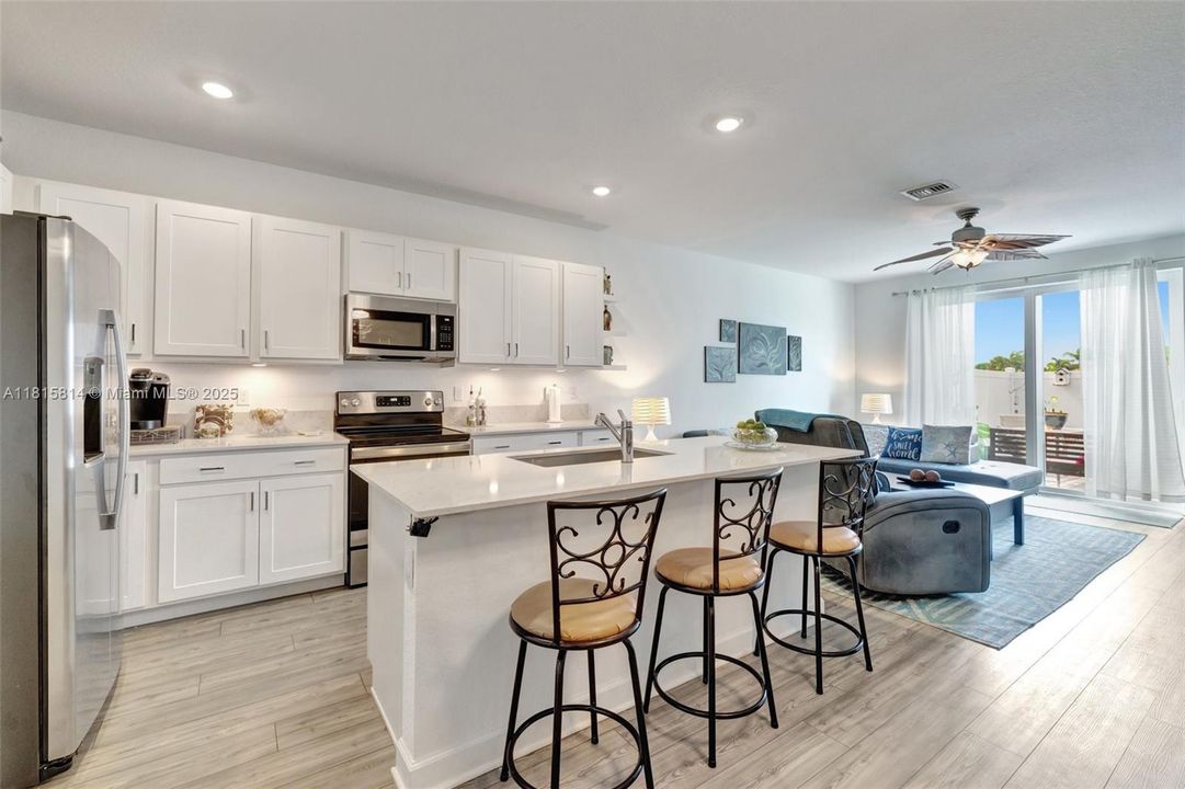 Недавно продано: $329,000 (3 спален, 2 ванн, 1632 Квадратных фут)