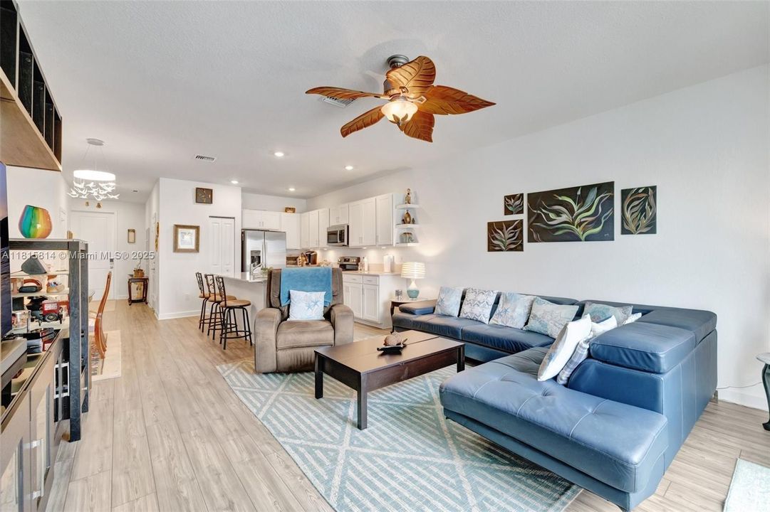 Недавно продано: $329,000 (3 спален, 2 ванн, 1632 Квадратных фут)