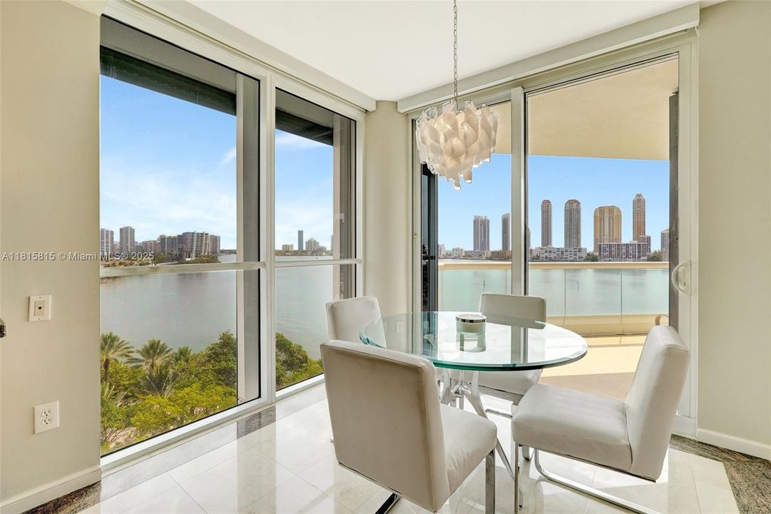 待售: $2,000,000 (3 贝兹, 3 浴室, 2580 平方英尺)