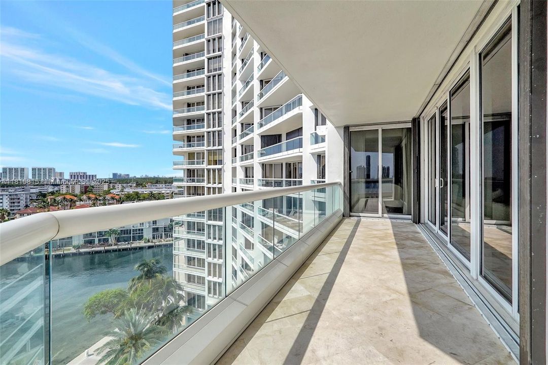 待售: $2,000,000 (3 贝兹, 3 浴室, 2580 平方英尺)