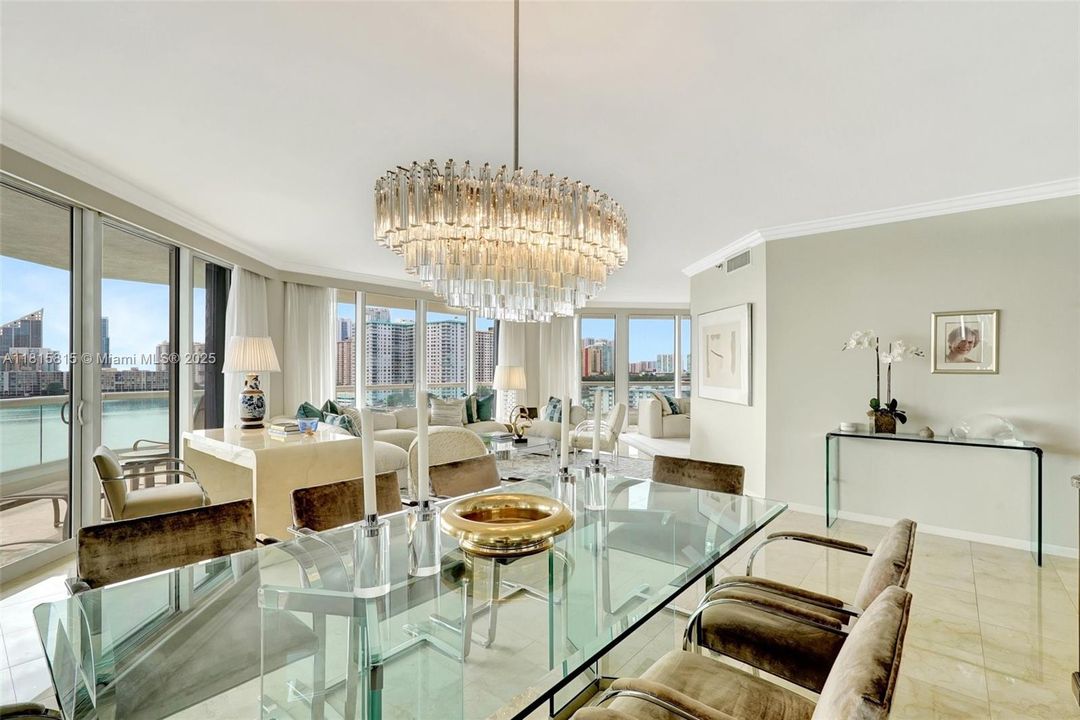 待售: $2,000,000 (3 贝兹, 3 浴室, 2580 平方英尺)