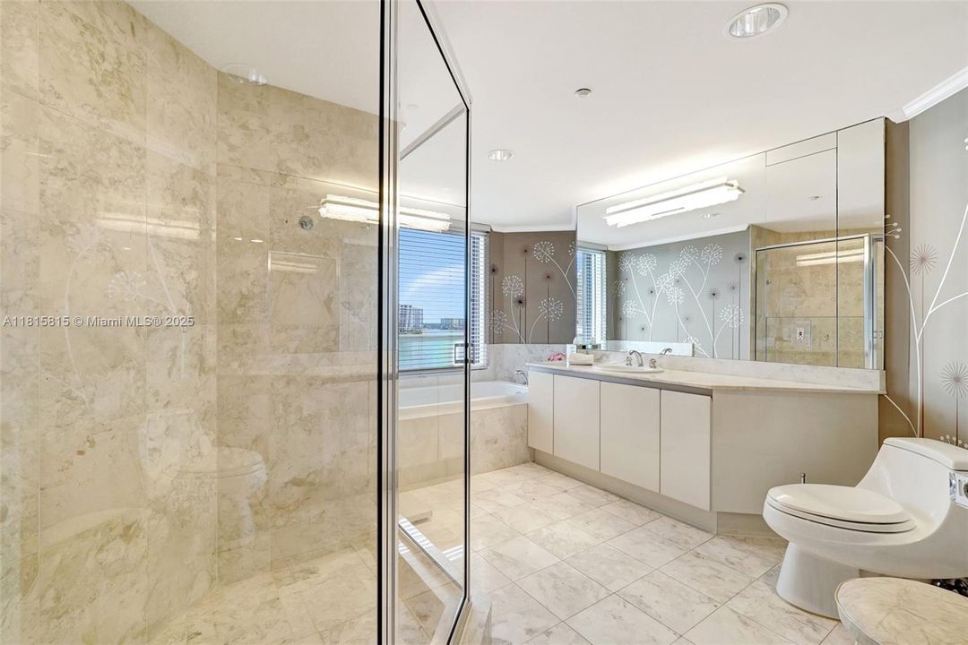 待售: $2,000,000 (3 贝兹, 3 浴室, 2580 平方英尺)