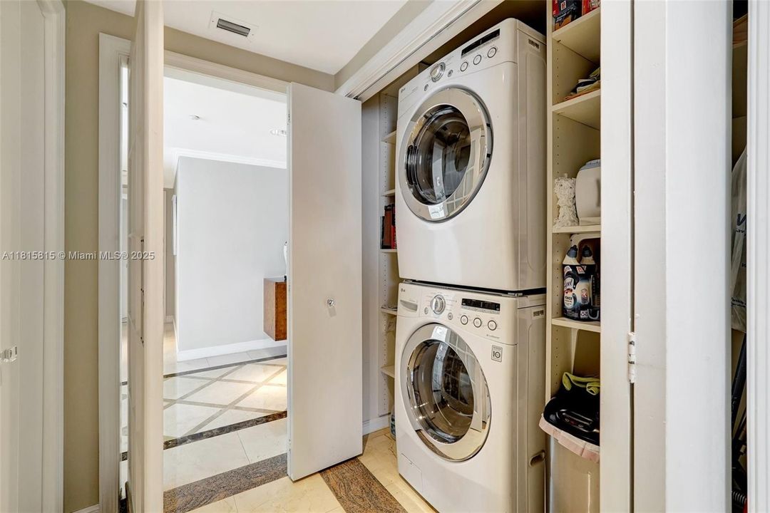 待售: $2,000,000 (3 贝兹, 3 浴室, 2580 平方英尺)