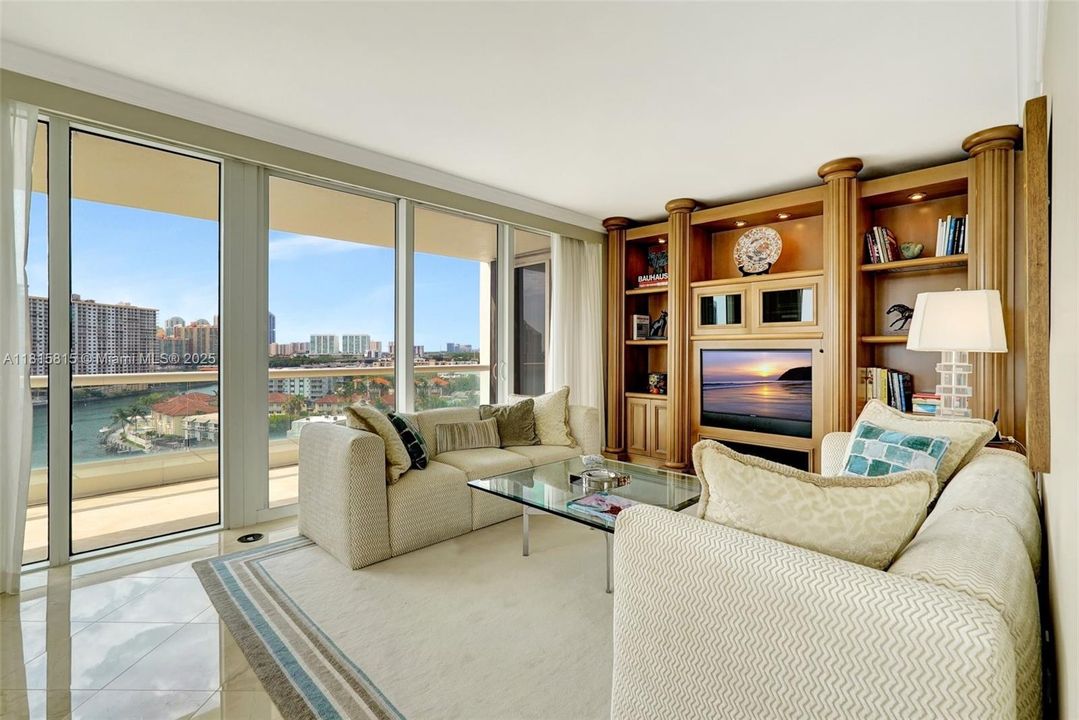 待售: $2,000,000 (3 贝兹, 3 浴室, 2580 平方英尺)