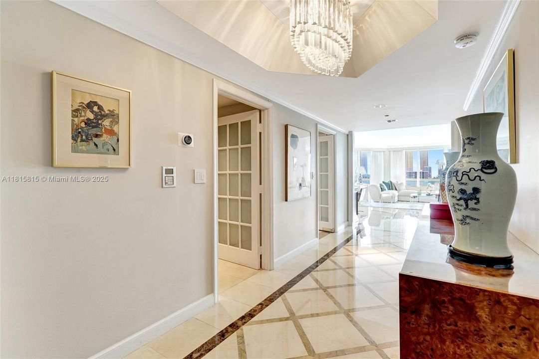 待售: $2,000,000 (3 贝兹, 3 浴室, 2580 平方英尺)