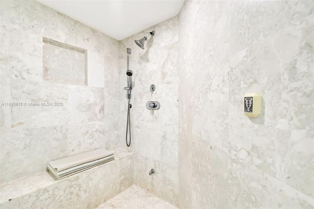 待售: $2,000,000 (3 贝兹, 3 浴室, 2580 平方英尺)