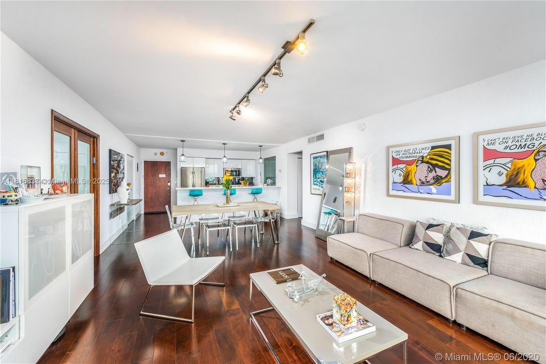 Recientemente alquilado: $4,750 (2 camas, 2 baños, 1340 Pies cuadrados)