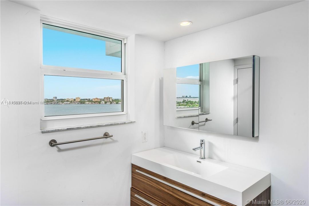 Recientemente alquilado: $4,750 (2 camas, 2 baños, 1340 Pies cuadrados)