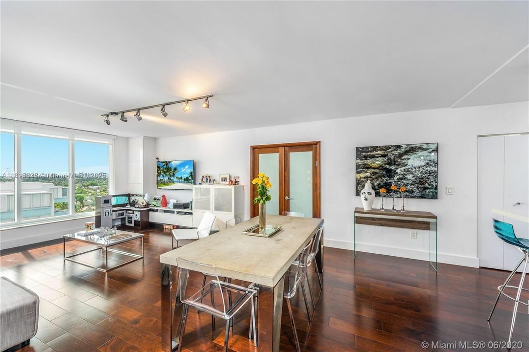 Recientemente alquilado: $4,750 (2 camas, 2 baños, 1340 Pies cuadrados)