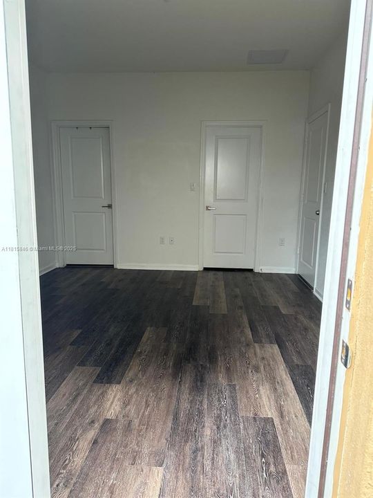 Recently Rented: $1,300 (1 beds, 1 baths, 1614 Square Feet)