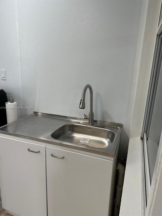 Recently Rented: $1,300 (1 beds, 1 baths, 1614 Square Feet)