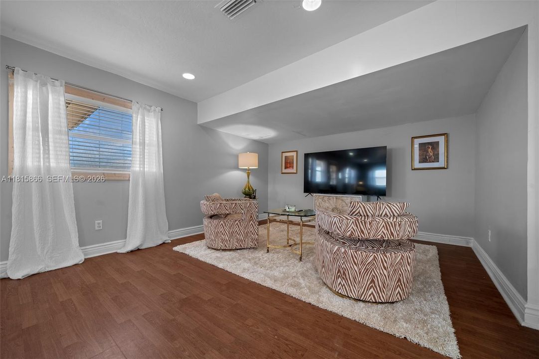 For Sale: $635,000 (2 beds, 1 baths, 0 Square Feet)