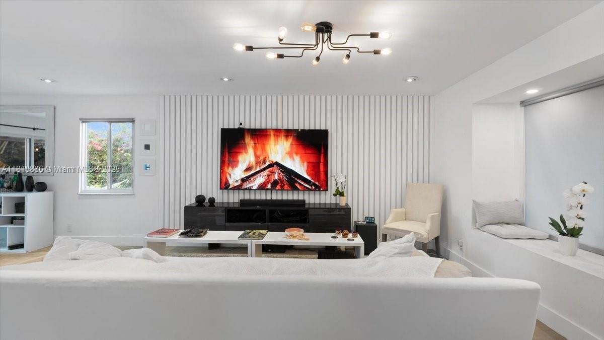 Недавно продано: $599,000 (3 спален, 2 ванн, 1843 Квадратных фут)