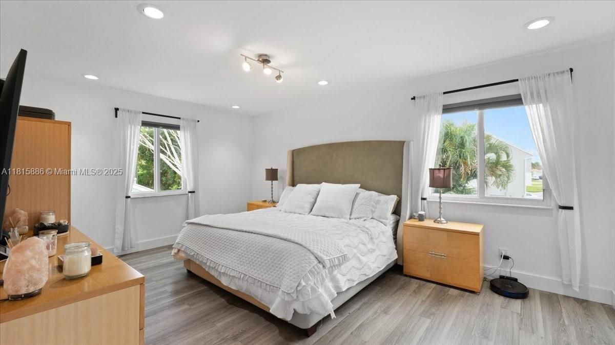 Недавно продано: $599,000 (3 спален, 2 ванн, 1843 Квадратных фут)