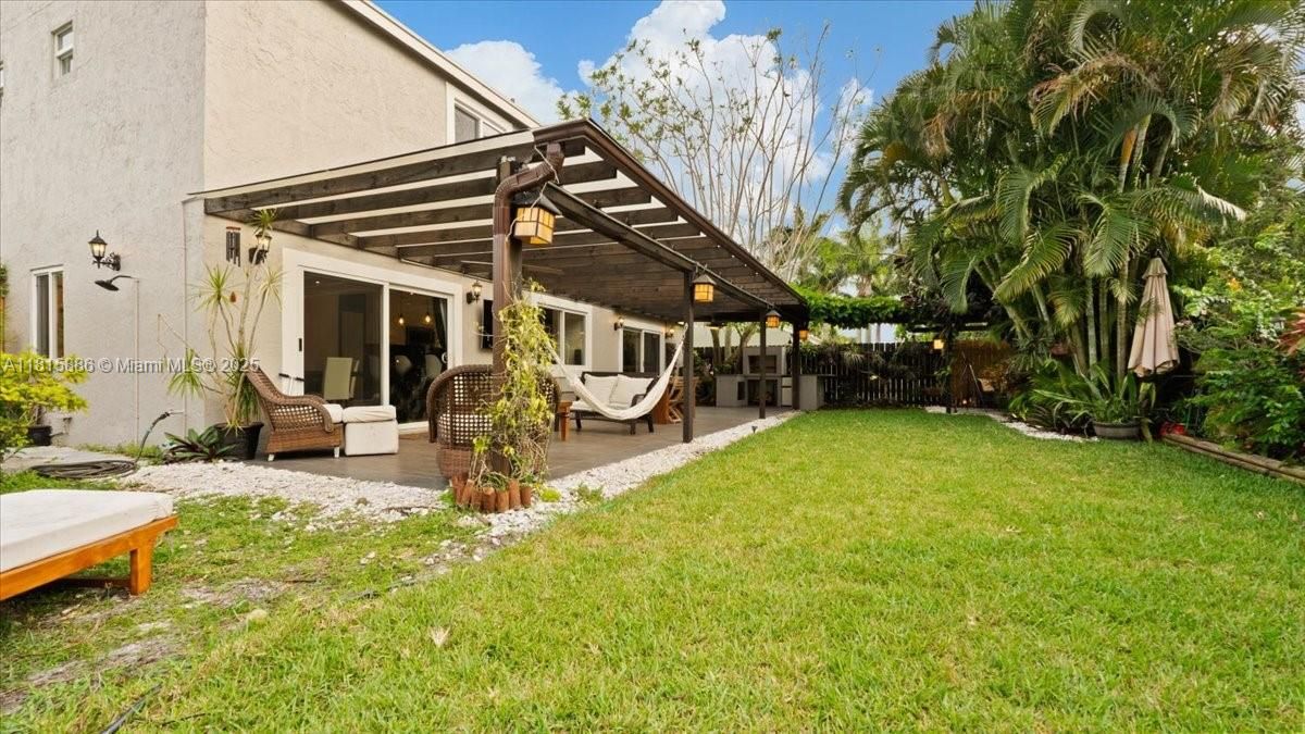 Недавно продано: $599,000 (3 спален, 2 ванн, 1843 Квадратных фут)