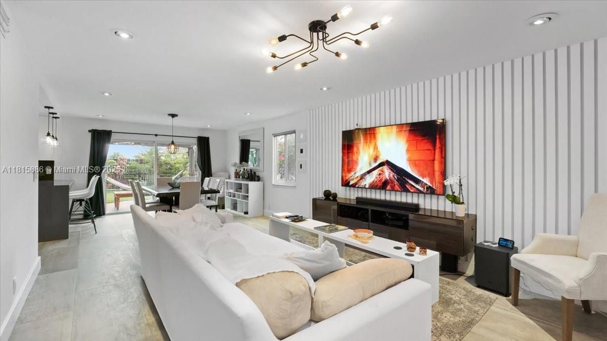 Недавно продано: $599,000 (3 спален, 2 ванн, 1843 Квадратных фут)