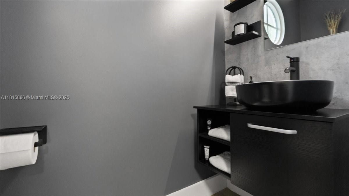 Недавно продано: $599,000 (3 спален, 2 ванн, 1843 Квадратных фут)