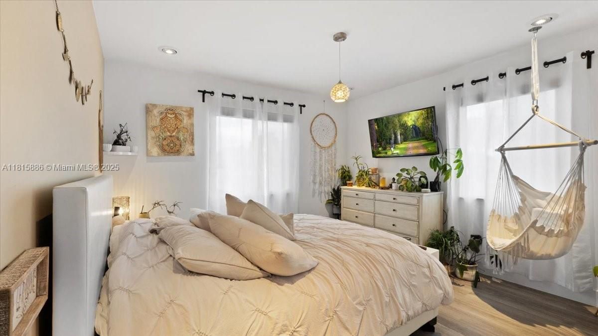 Недавно продано: $599,000 (3 спален, 2 ванн, 1843 Квадратных фут)