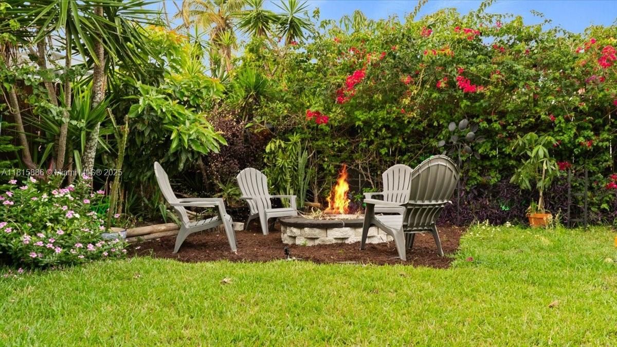 Недавно продано: $599,000 (3 спален, 2 ванн, 1843 Квадратных фут)