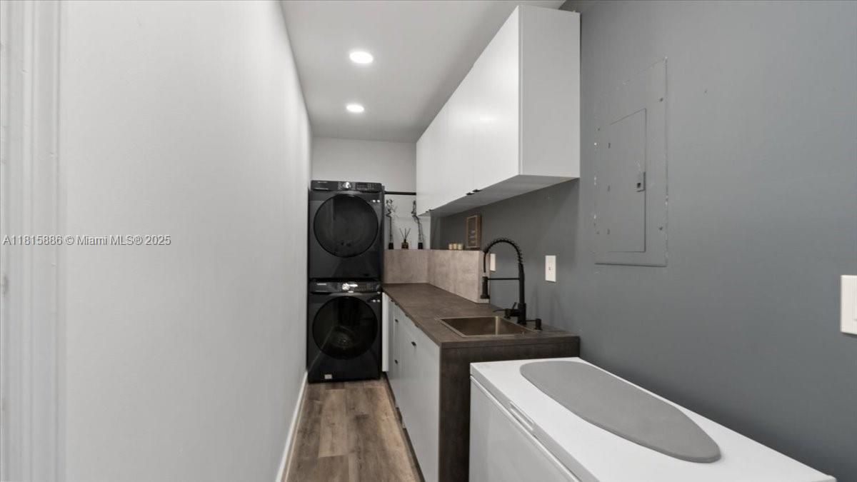 Недавно продано: $599,000 (3 спален, 2 ванн, 1843 Квадратных фут)