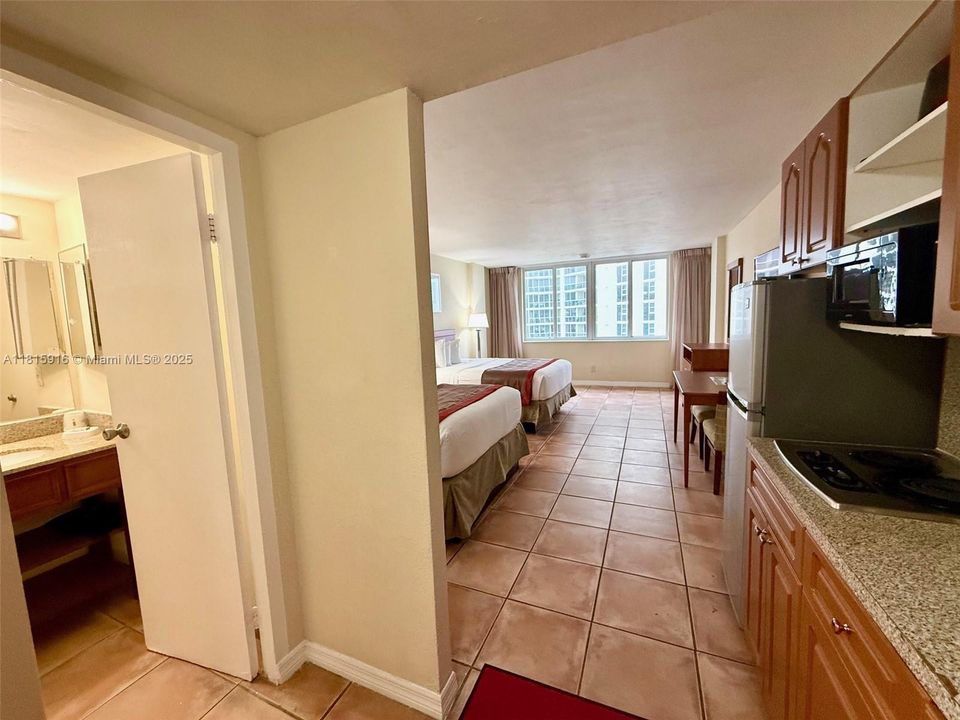 待售: $109,000 (0 贝兹, 1 浴室, 410 平方英尺)