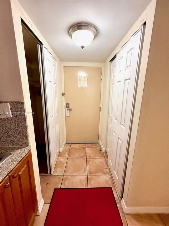 待售: $109,000 (0 贝兹, 1 浴室, 410 平方英尺)