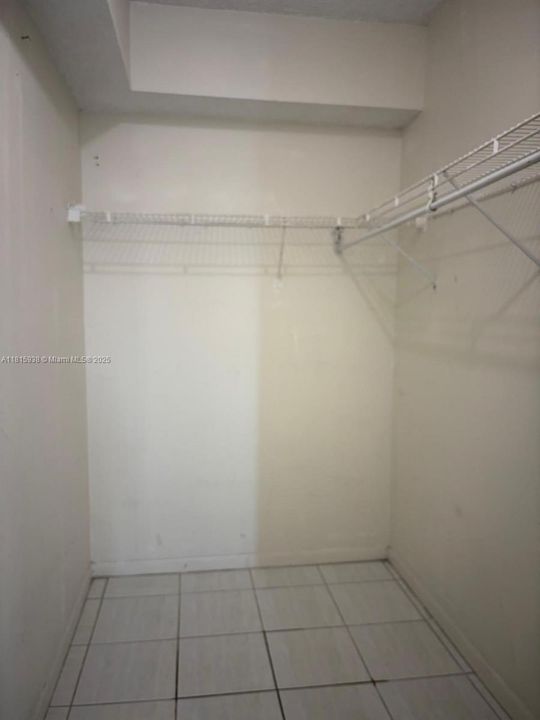 Active With Contract: $260,000 (2 beds, 2 baths, 910 Square Feet)