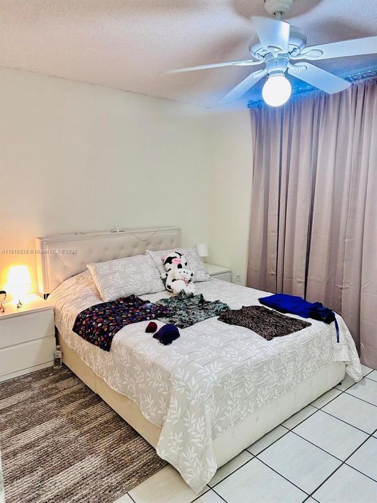 Active With Contract: $260,000 (2 beds, 2 baths, 910 Square Feet)