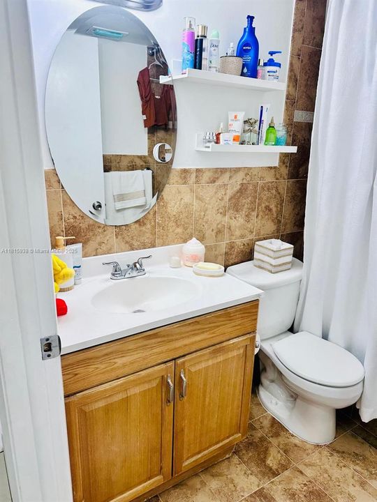 Active With Contract: $260,000 (2 beds, 2 baths, 910 Square Feet)