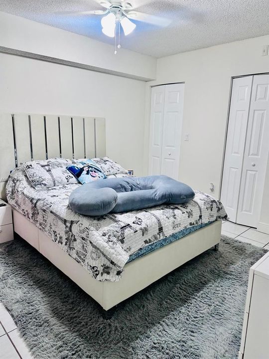 Active With Contract: $260,000 (2 beds, 2 baths, 910 Square Feet)