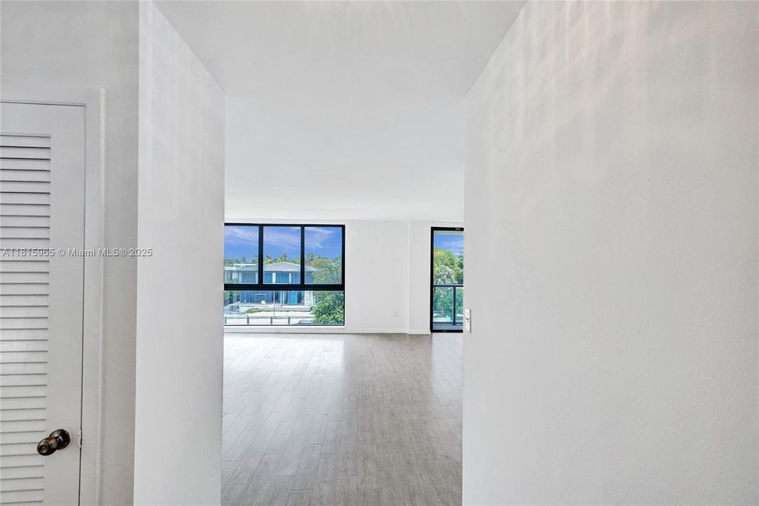 最近售出: $395,000 (1 贝兹, 2 浴室, 895 平方英尺)