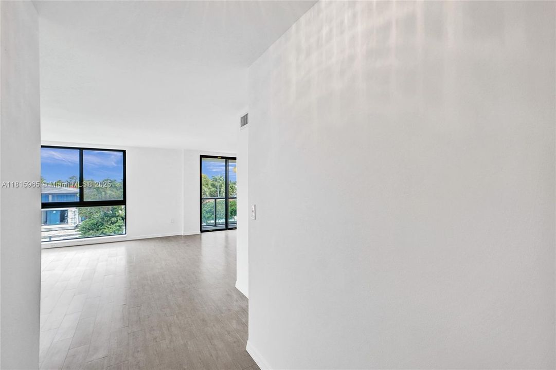 最近售出: $395,000 (1 贝兹, 2 浴室, 895 平方英尺)