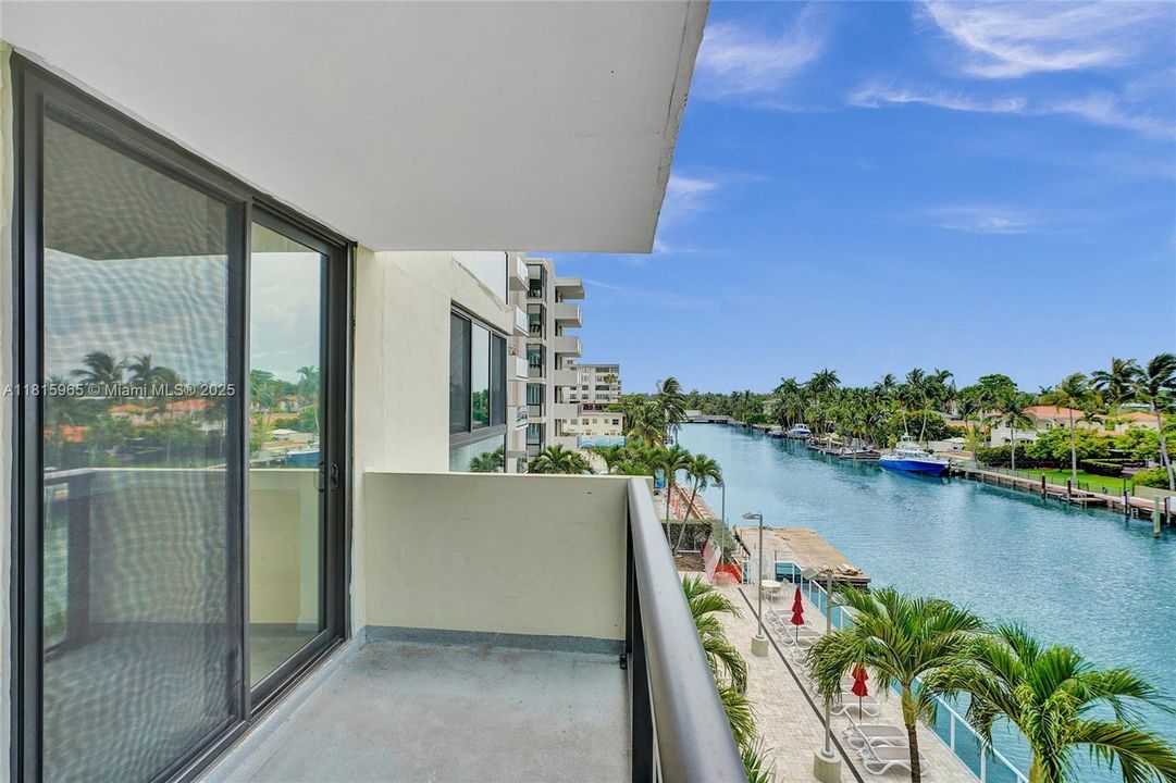 最近售出: $395,000 (1 贝兹, 2 浴室, 895 平方英尺)