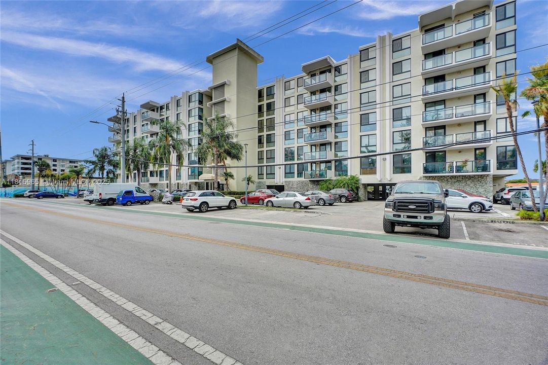 最近售出: $395,000 (1 贝兹, 2 浴室, 895 平方英尺)