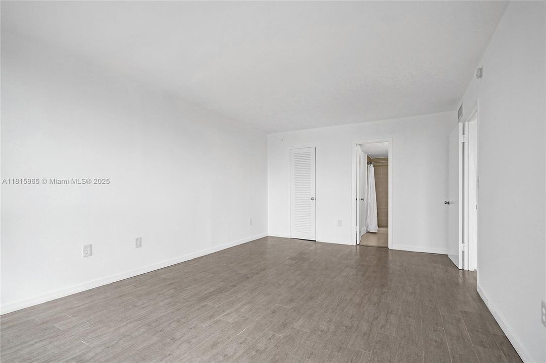 最近售出: $395,000 (1 贝兹, 2 浴室, 895 平方英尺)