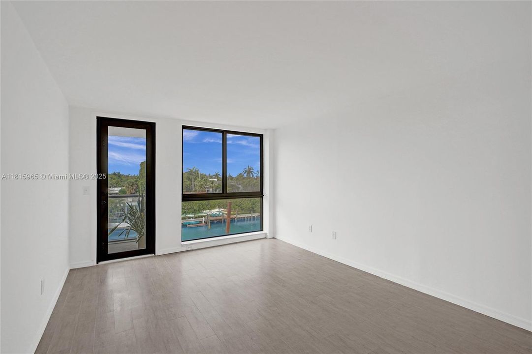 最近售出: $395,000 (1 贝兹, 2 浴室, 895 平方英尺)