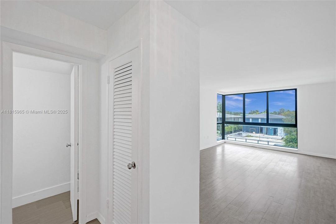 最近售出: $395,000 (1 贝兹, 2 浴室, 895 平方英尺)