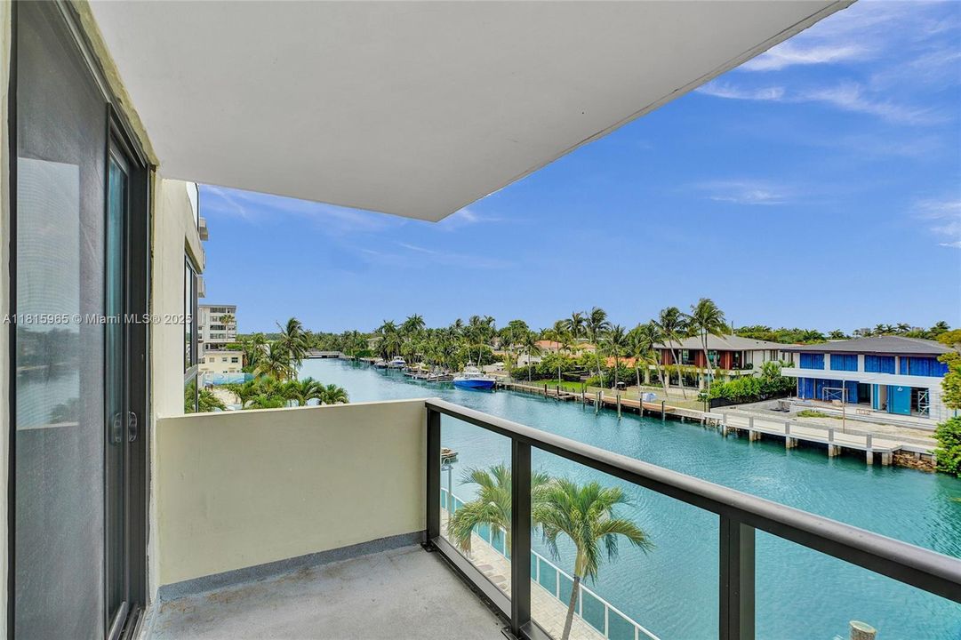 最近售出: $395,000 (1 贝兹, 2 浴室, 895 平方英尺)