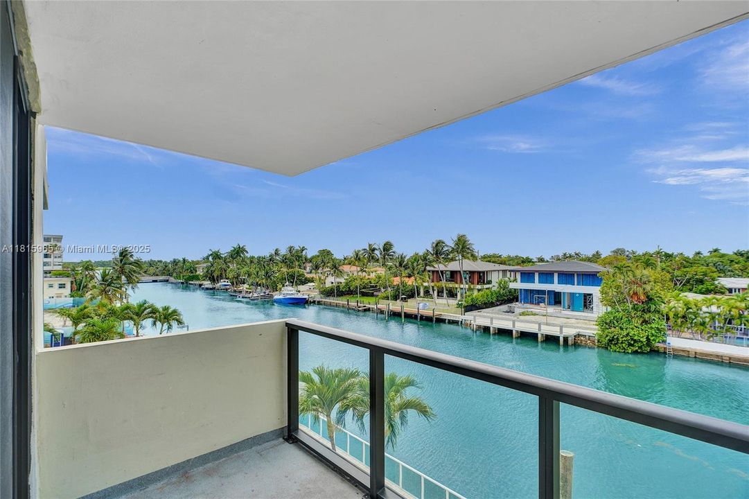 最近售出: $395,000 (1 贝兹, 2 浴室, 895 平方英尺)