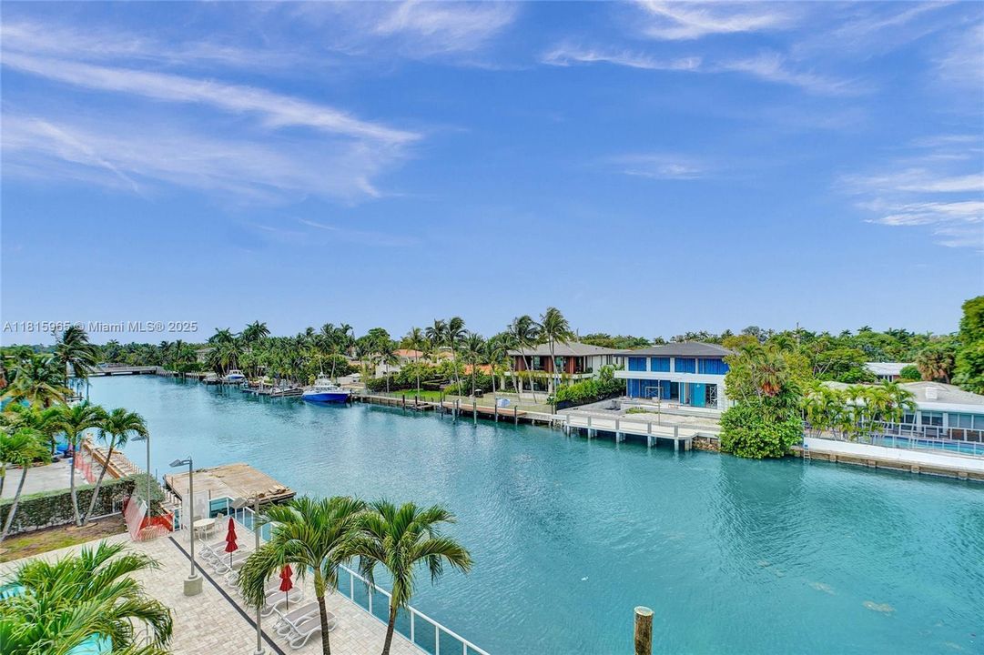 最近售出: $395,000 (1 贝兹, 2 浴室, 895 平方英尺)