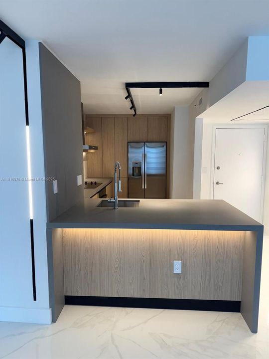 待售: $325,000 (1 贝兹, 1 浴室, 593 平方英尺)