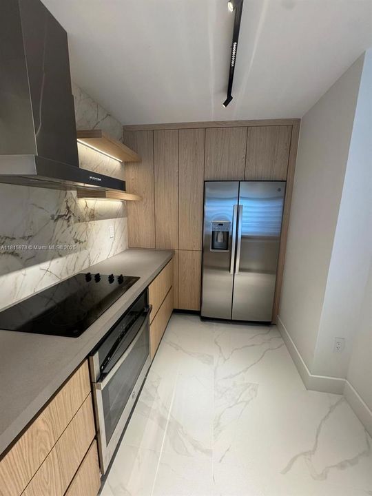 待售: $325,000 (1 贝兹, 1 浴室, 593 平方英尺)