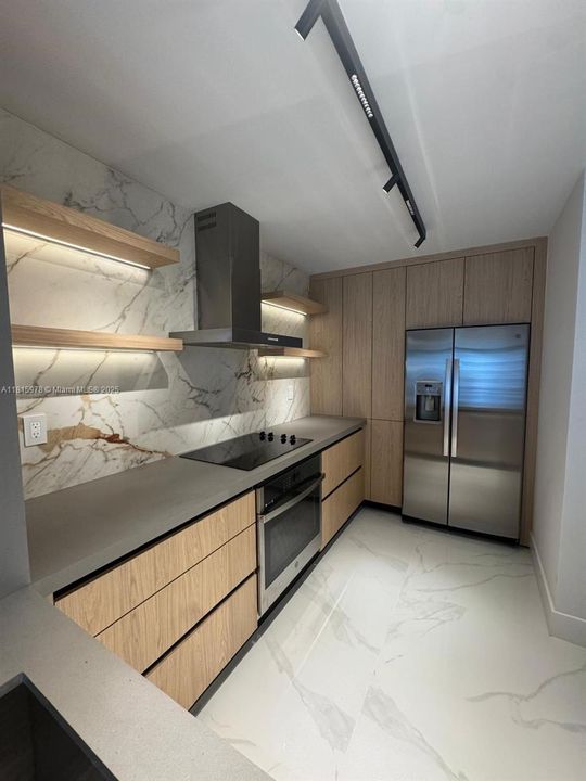 待售: $325,000 (1 贝兹, 1 浴室, 593 平方英尺)