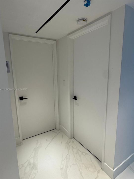 待售: $325,000 (1 贝兹, 1 浴室, 593 平方英尺)