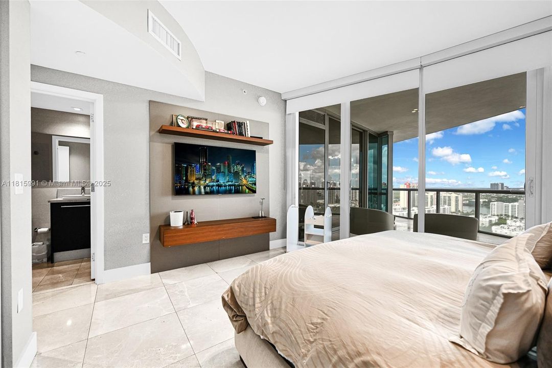 На продажу: $2,995,000 (3 спален, 3 ванн, 1933 Квадратных фут)