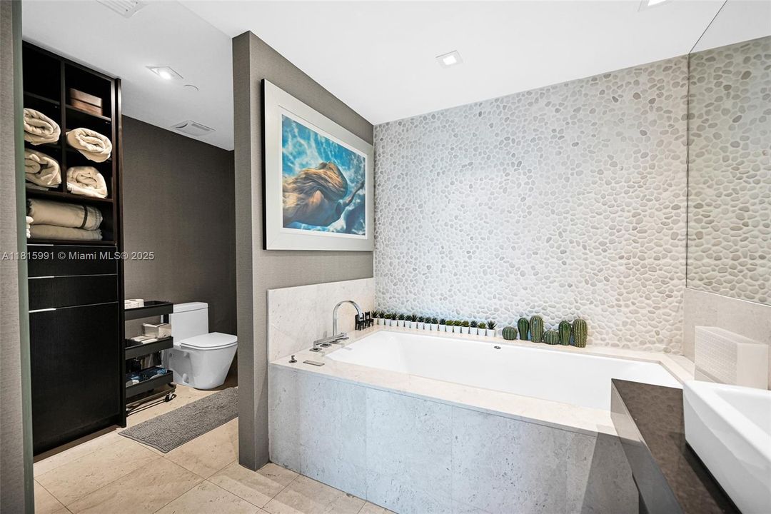 На продажу: $2,995,000 (3 спален, 3 ванн, 1933 Квадратных фут)