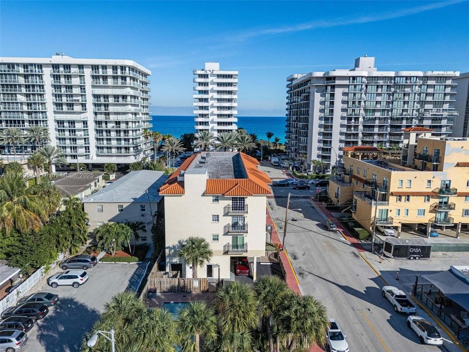 最近售出: $695,000 (3 贝兹, 2 浴室, 1380 平方英尺)