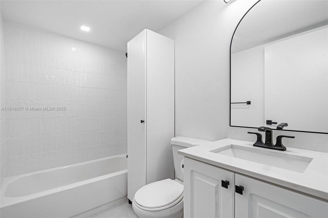 最近售出: $695,000 (3 贝兹, 2 浴室, 1380 平方英尺)